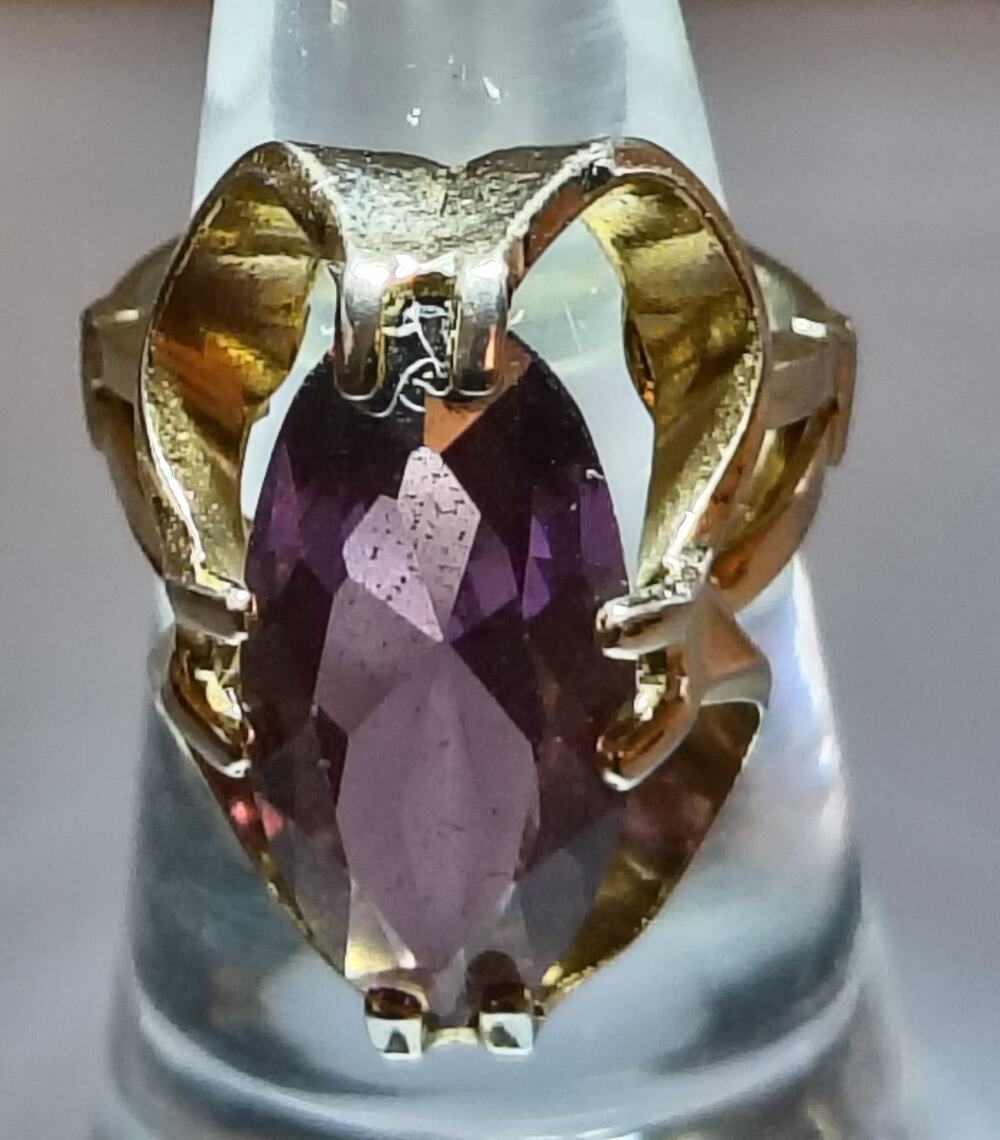 Vintage 1970s Vargas Stamped 18K H.G.E Purple Faceted Glass Big Cocktail Ring 5